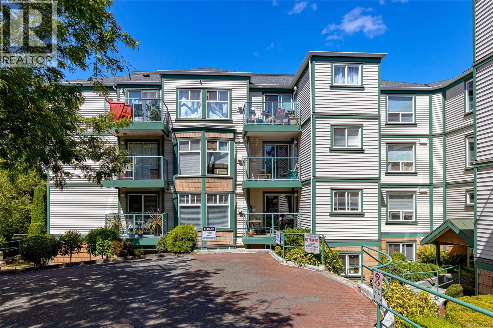 212 894 Vernon Avenue, Saanich