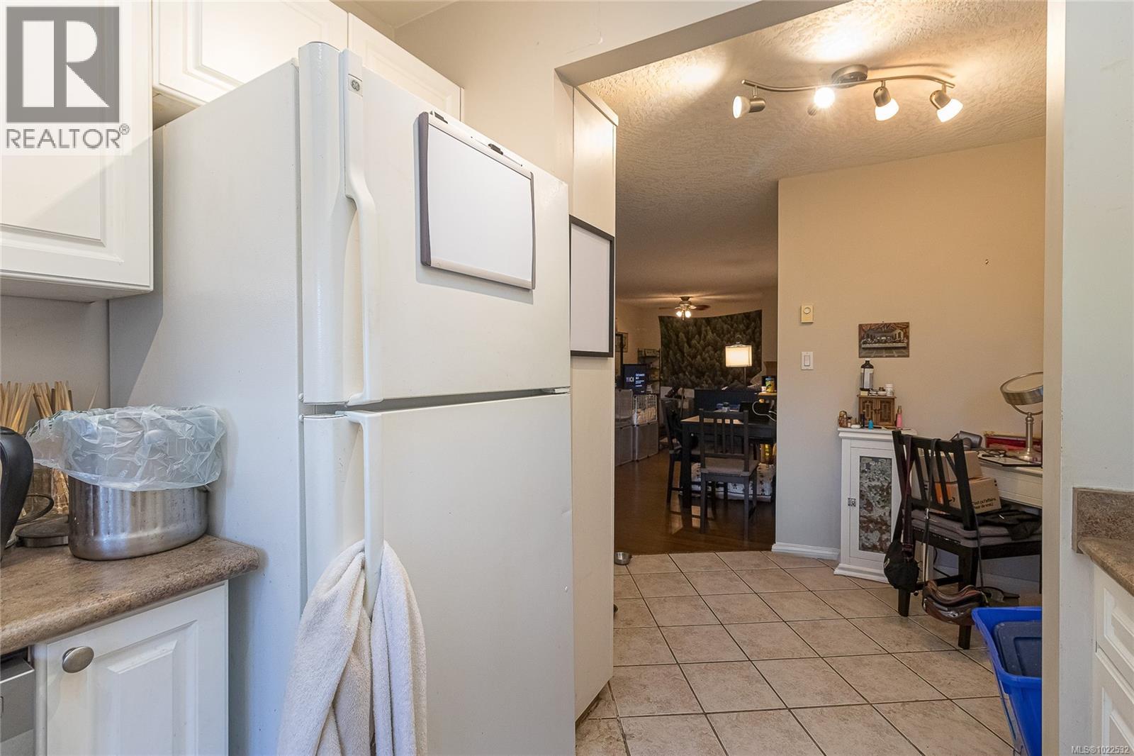 212 894 Vernon Avenue, Saanich