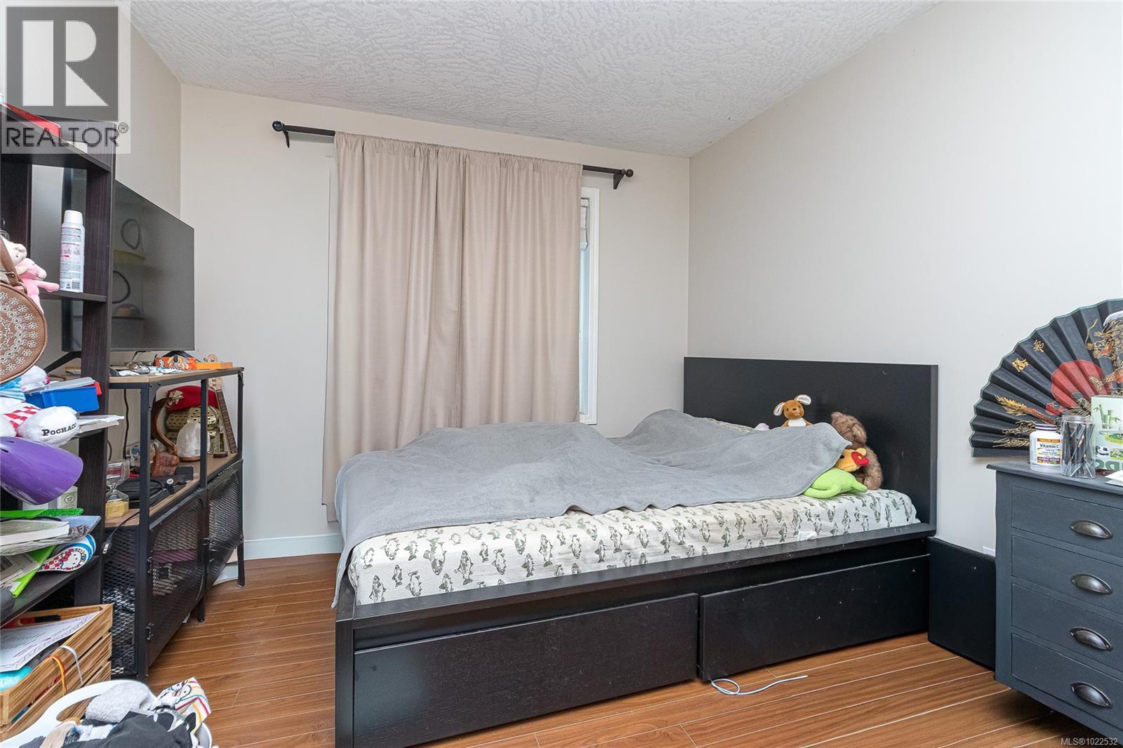 212 894 Vernon Avenue, Saanich