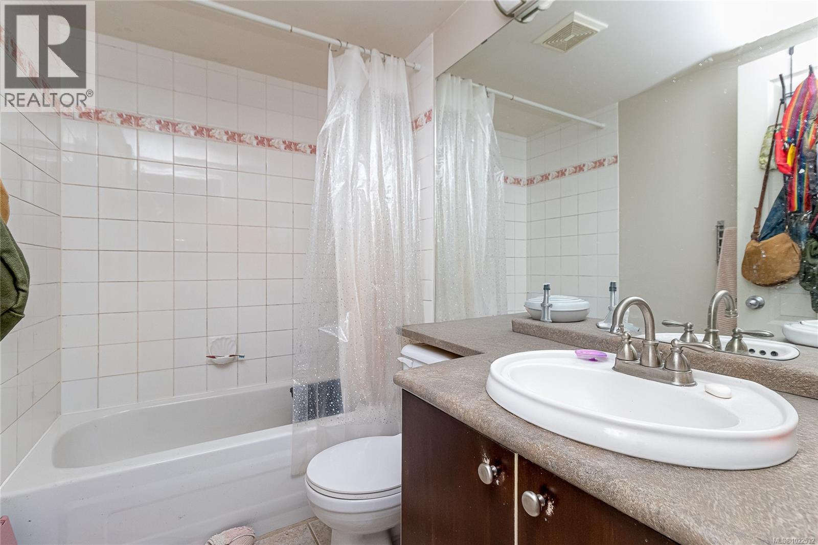 212 894 Vernon Avenue, Saanich