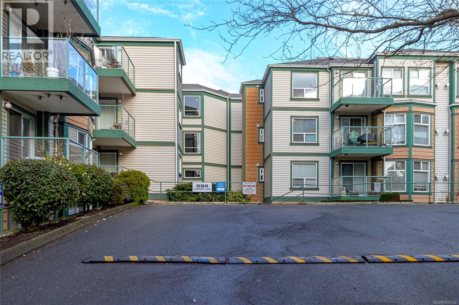 212 894 Vernon Avenue, Saanich