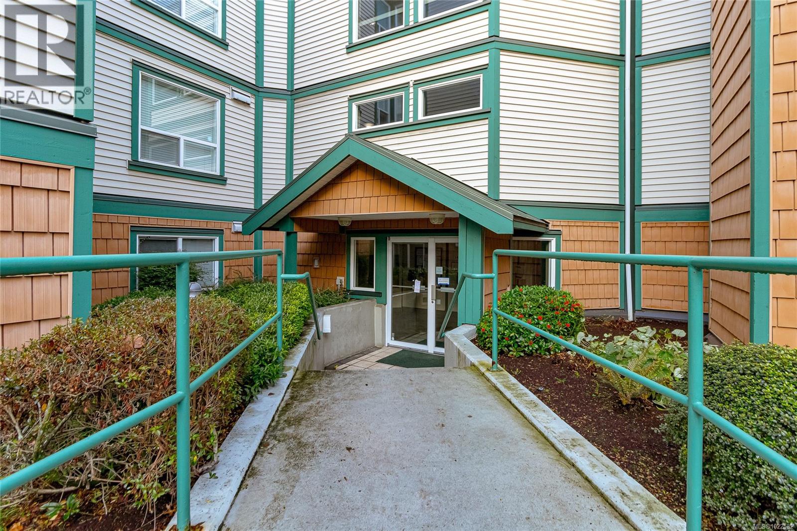 #212 894 Vernon Ave - 3