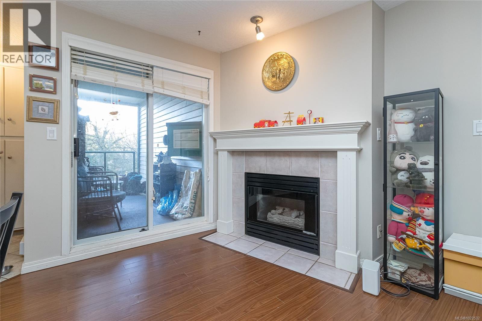 212 894 Vernon Avenue, Saanich