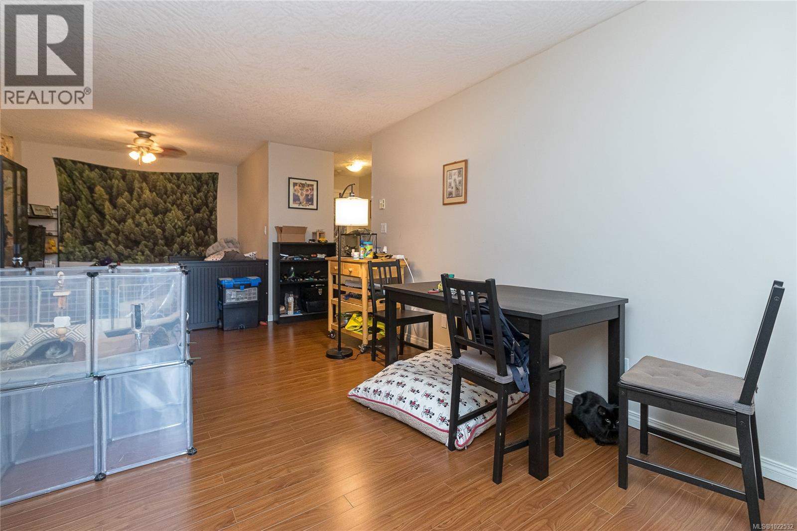 212 894 Vernon Avenue, Saanich