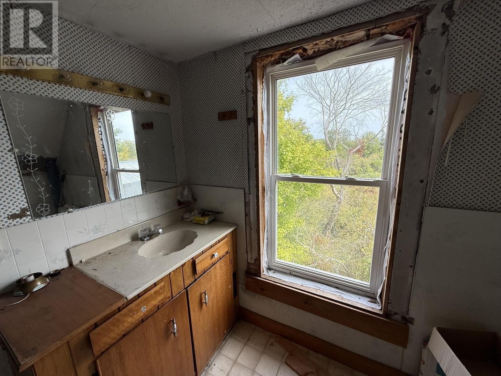 Property 22 of 23 of 1174 BELMONT Road