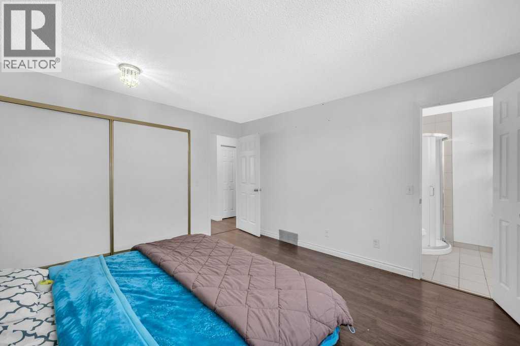 Single Family House 4 Level for Sale in  Castledale Crescent NE Castleridge Calgary 