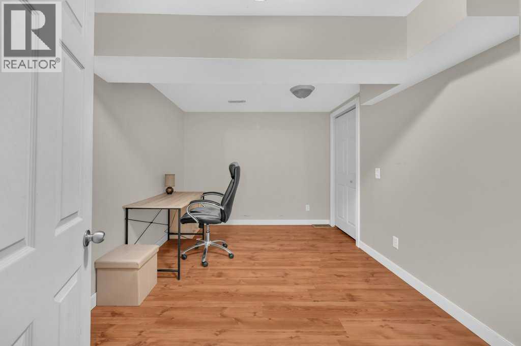 Single Family House 4 Level for Sale in  Castledale Crescent NE Castleridge Calgary 