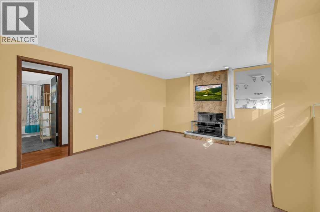 Single Family House 4 Level for Sale in  Castledale Crescent NE Castleridge Calgary 