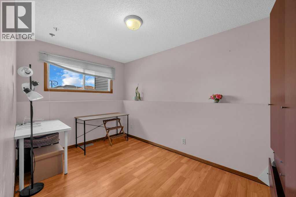 Single Family House 4 Level for Sale in  Castledale Crescent NE Castleridge Calgary 