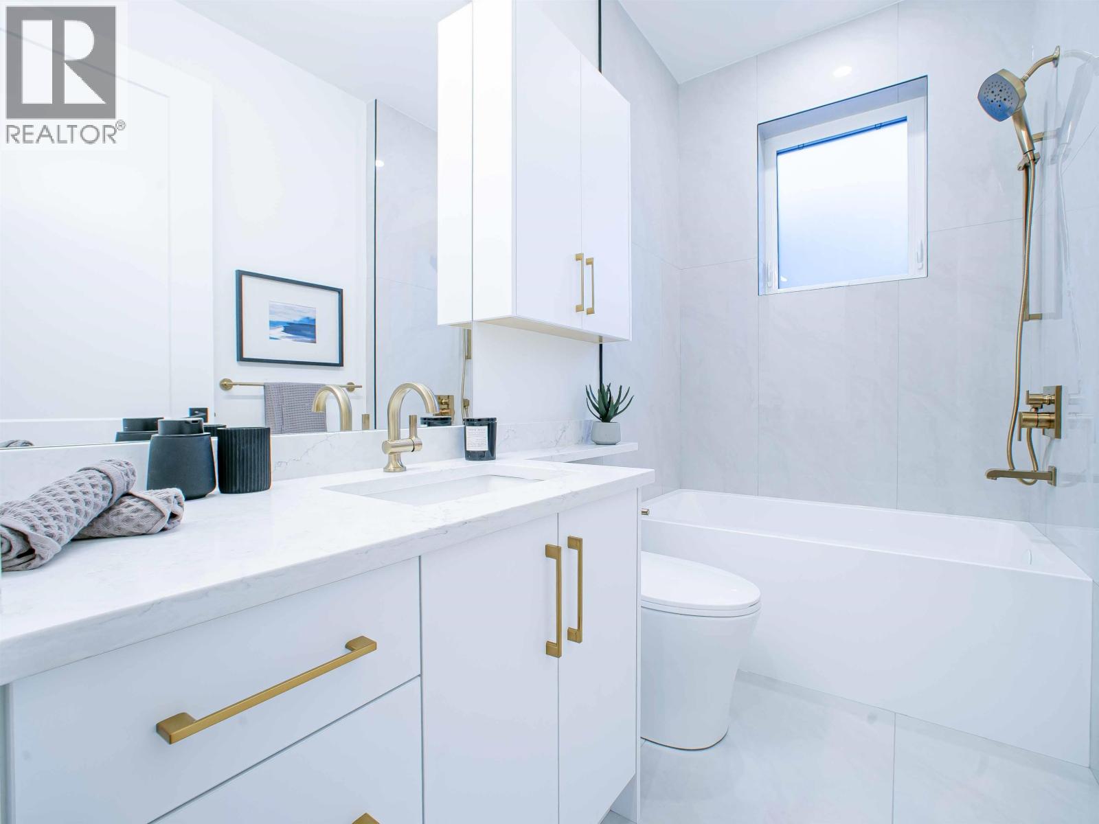 2 2785 W 21 AVENUE, Vancouver