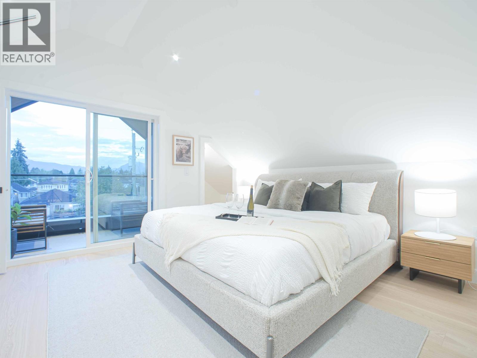 2 2785 W 21 AVENUE, Vancouver