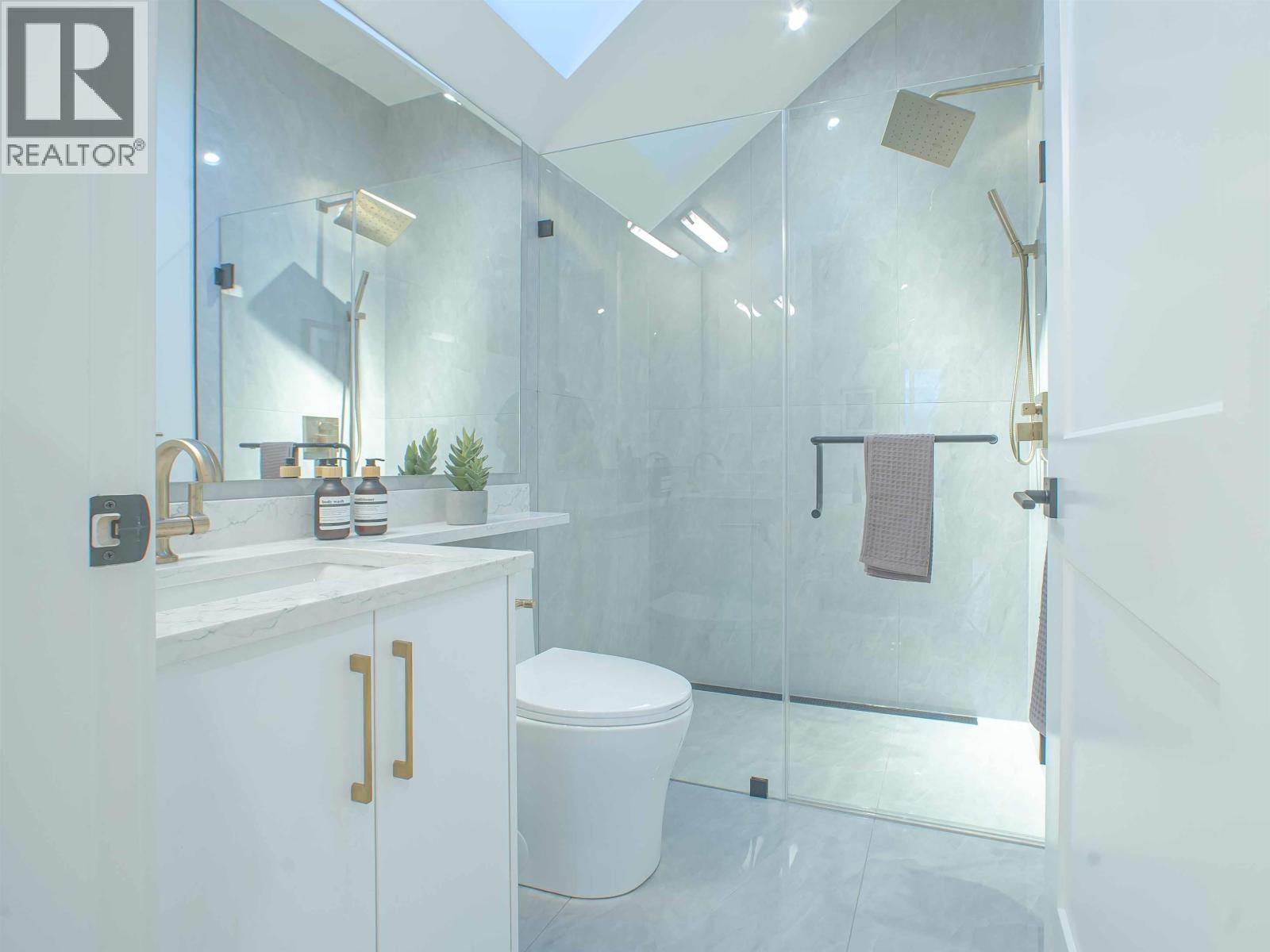 2 2785 W 21 AVENUE, Vancouver