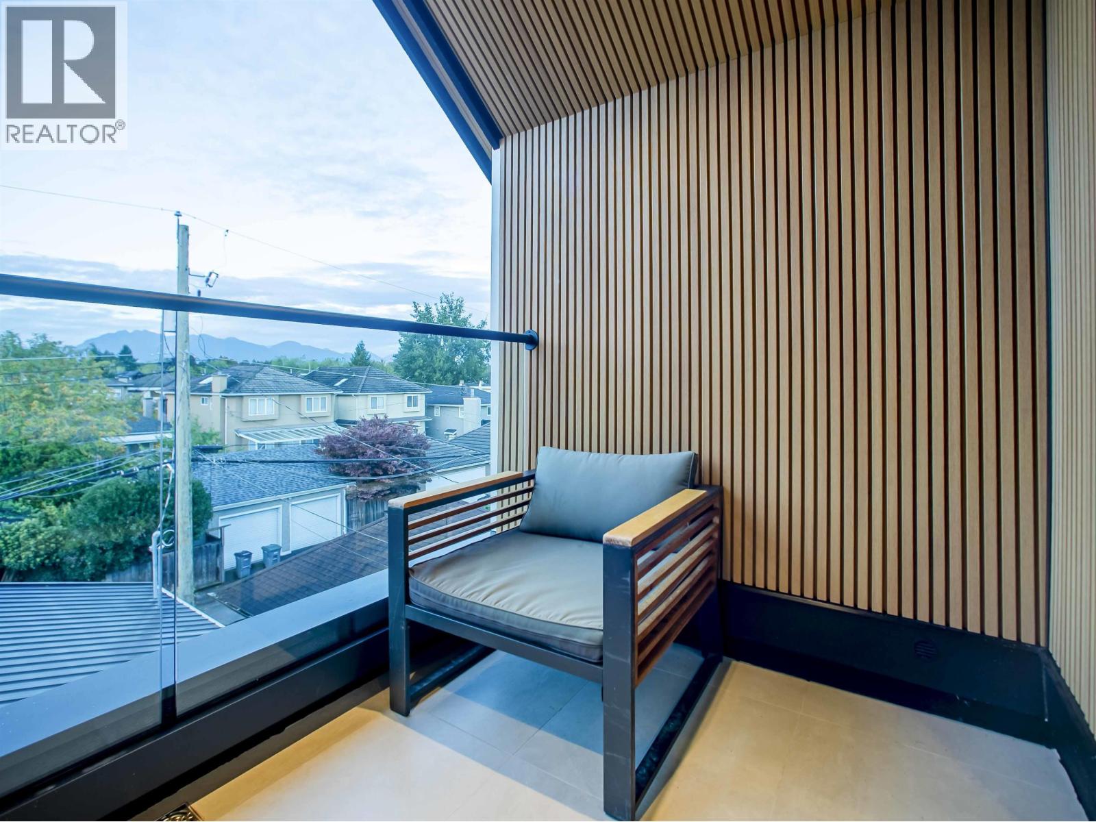 2 2785 W 21 AVENUE, Vancouver