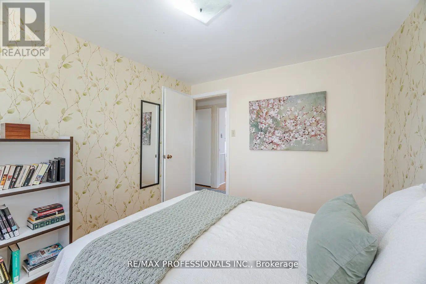77 BEDFORD PARK AVENUE - 19