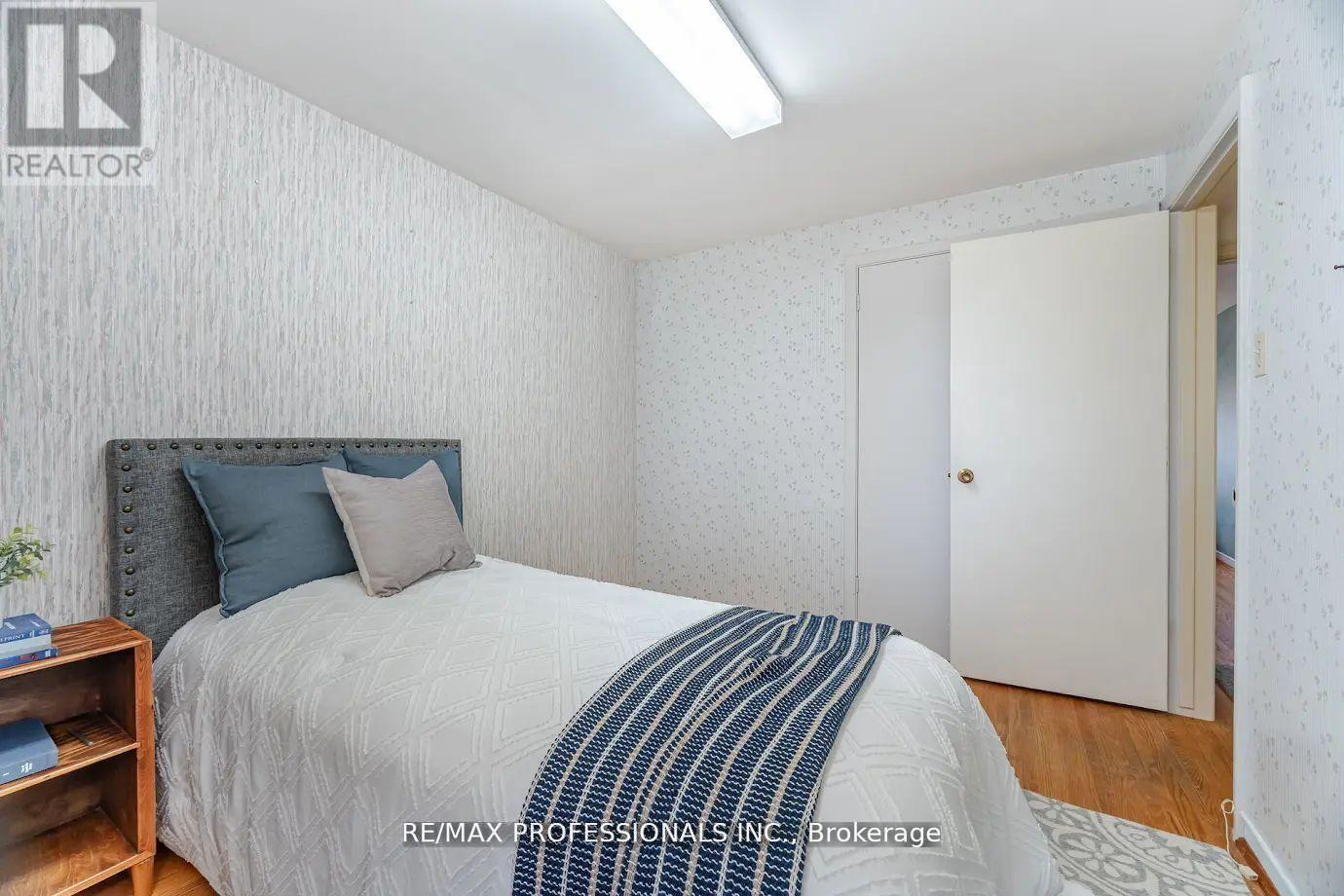 77 BEDFORD PARK AVENUE - 23