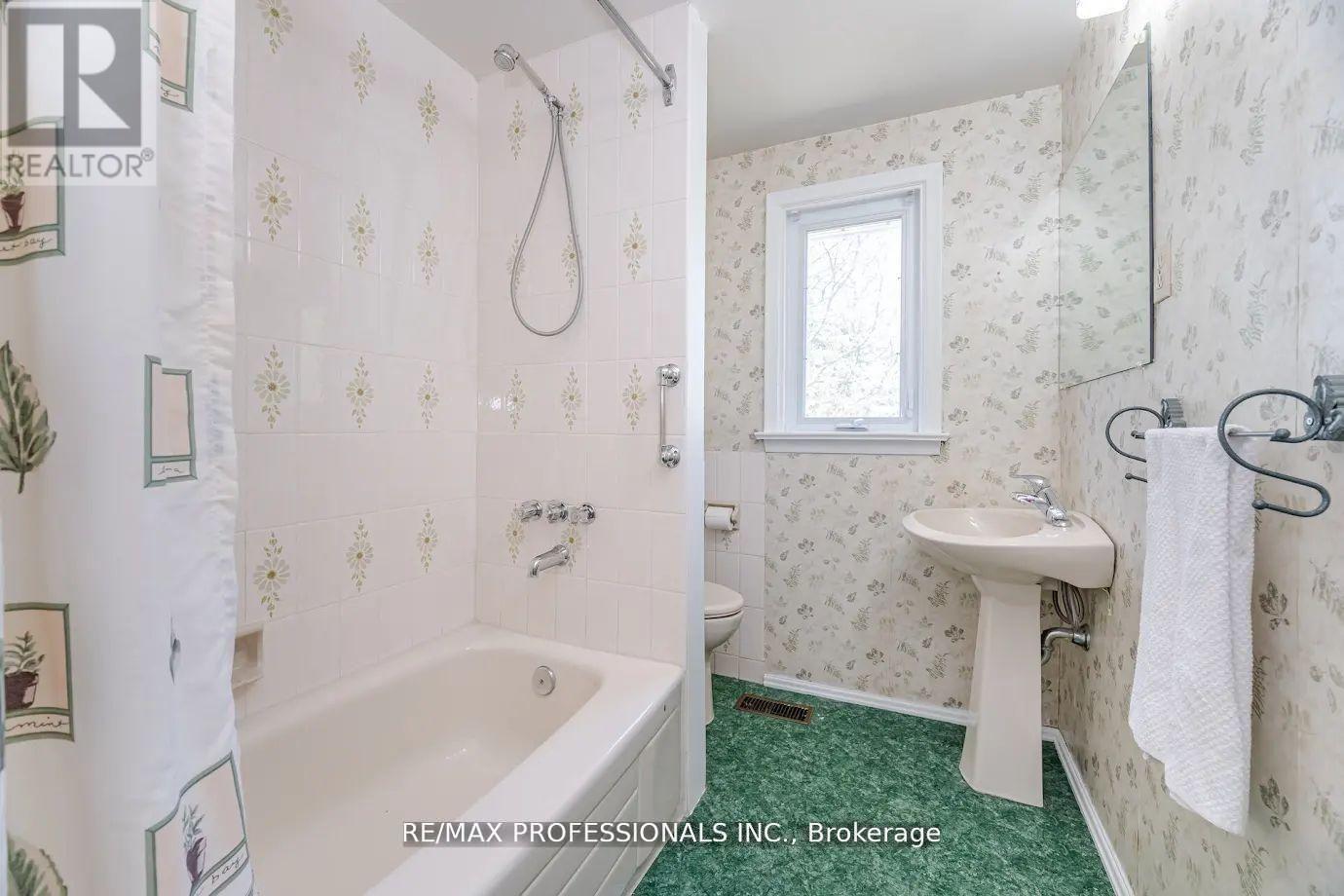 77 BEDFORD PARK AVENUE - 24