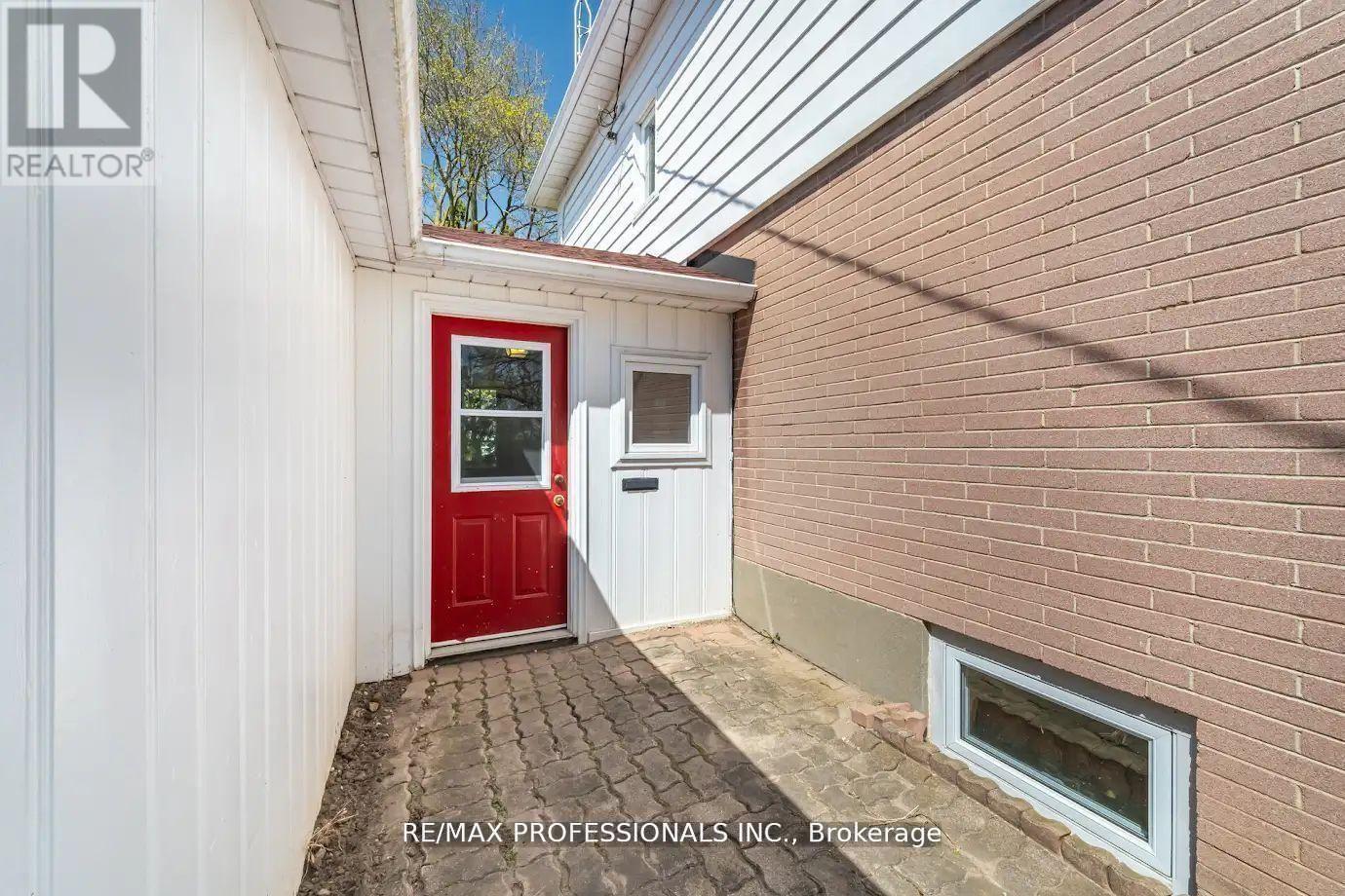77 BEDFORD PARK AVENUE - 32