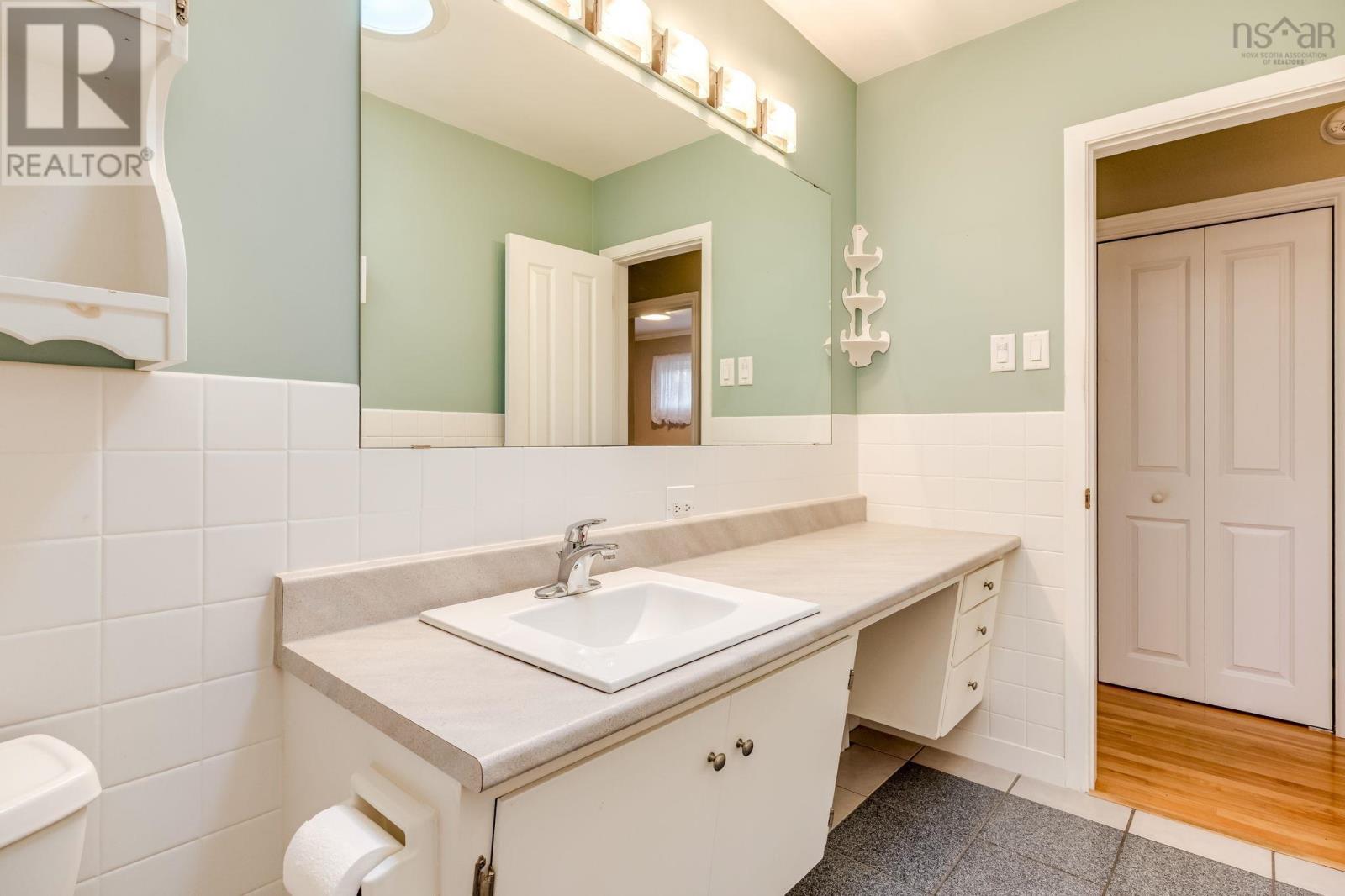 Property 24 of 50 of 51 Woodward Crescent