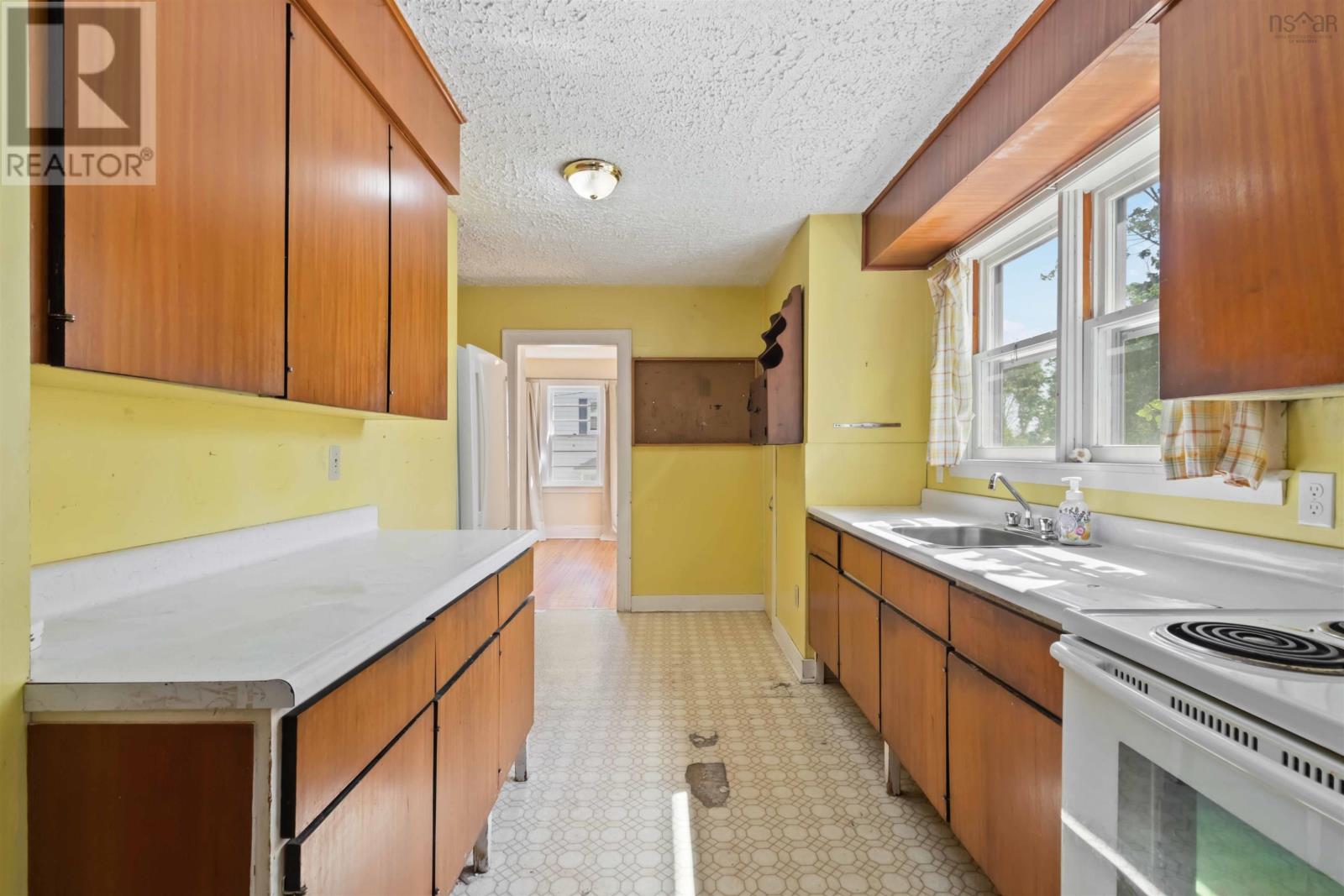 Property 16 of 50 of 73 Highland Drive