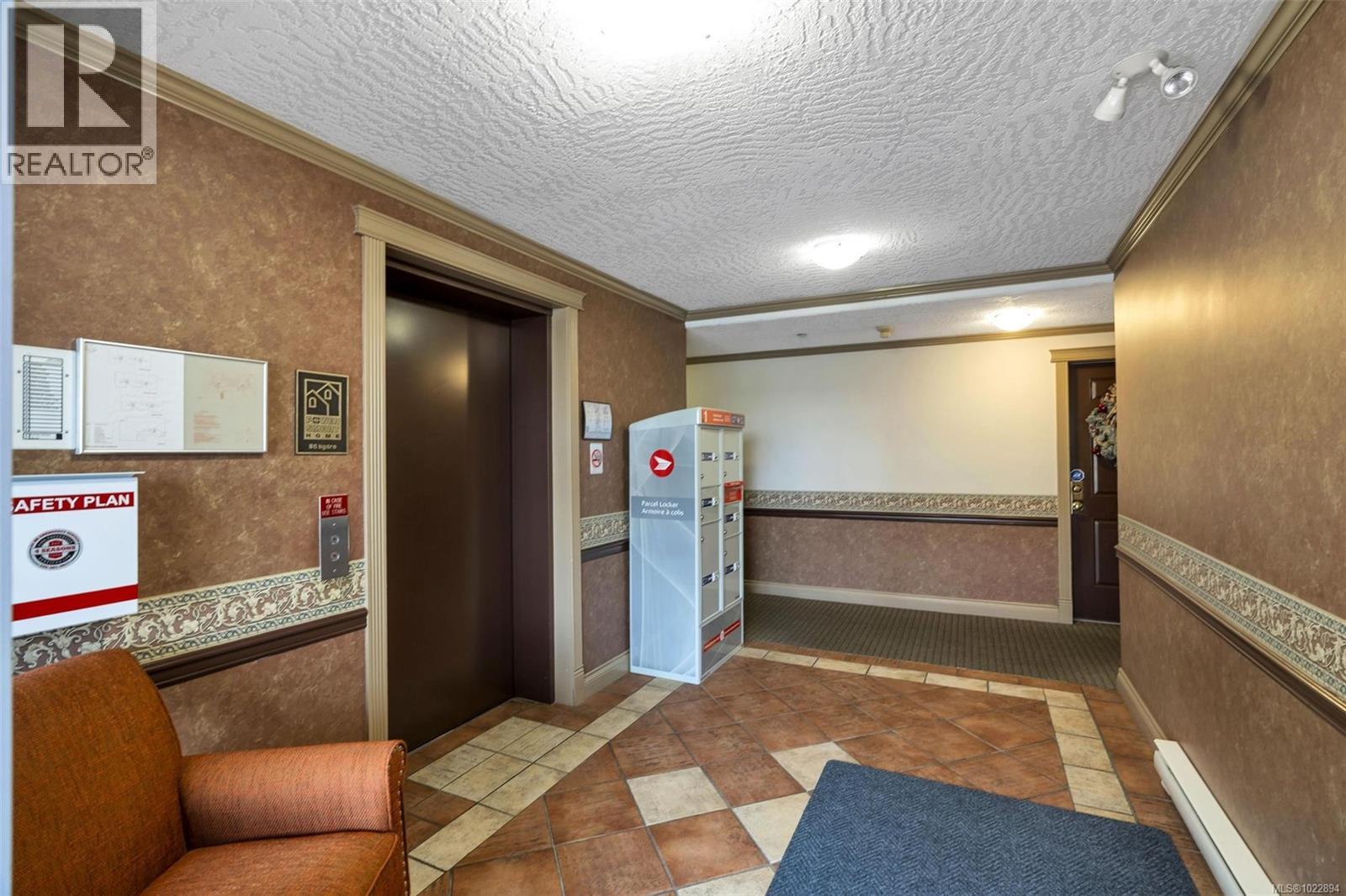 302 1663 McKenzie Ave, Saanich