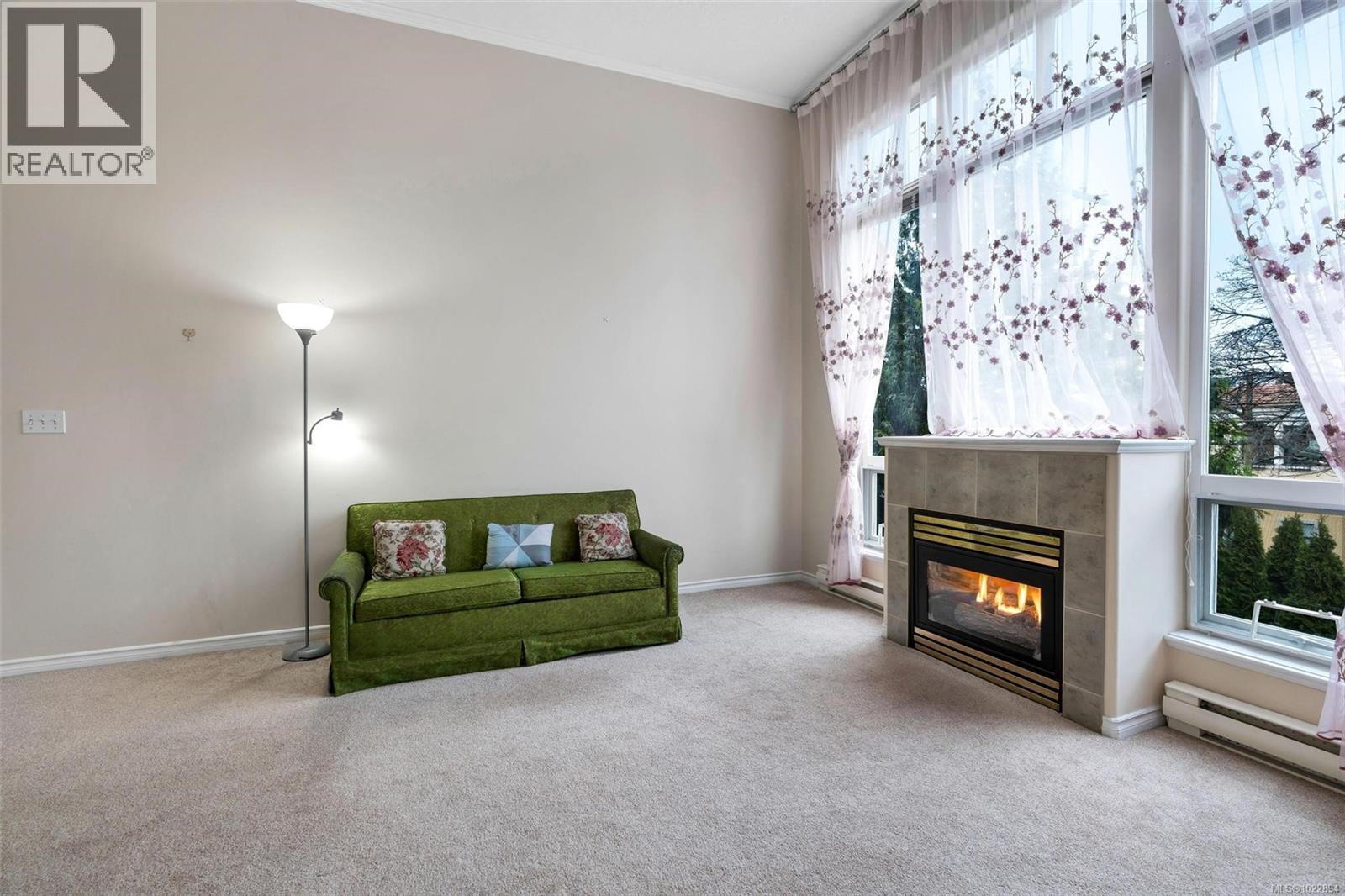 302 1663 McKenzie Ave, Saanich