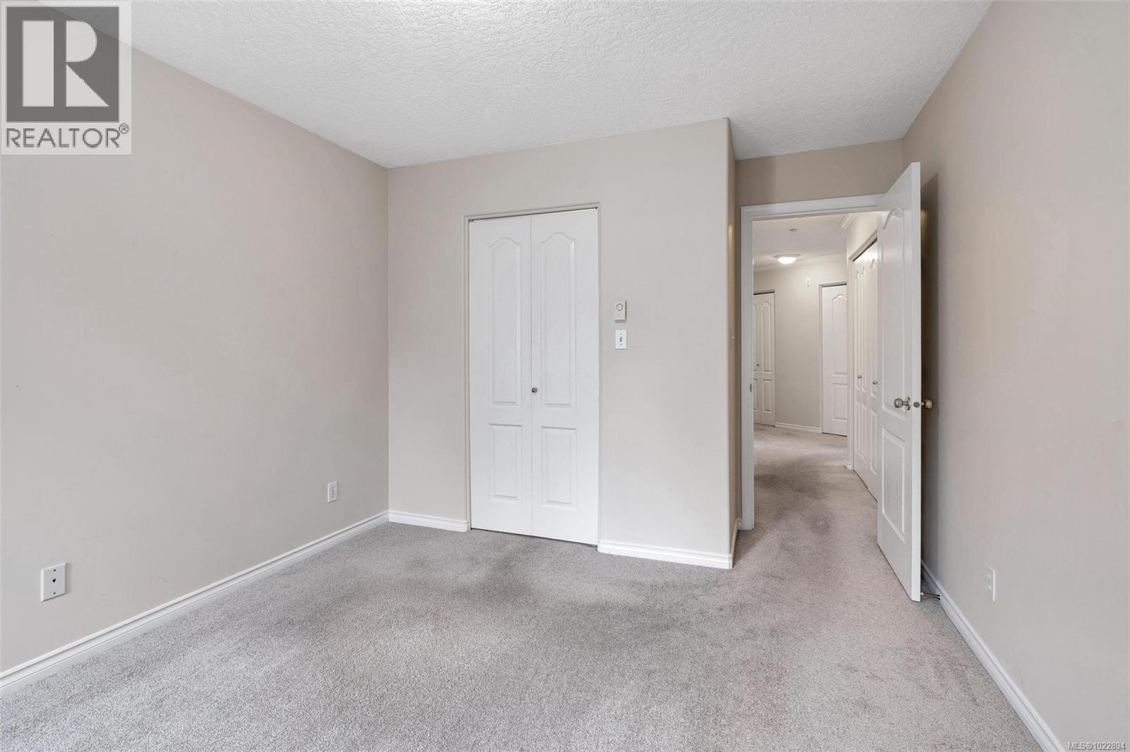 302 1663 McKenzie Ave, Saanich