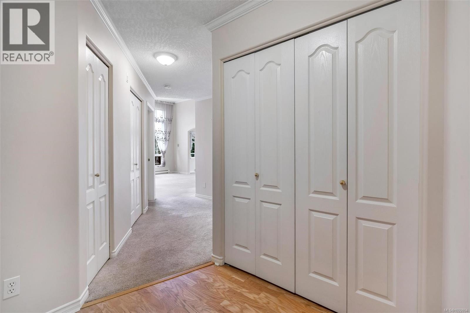 302 1663 McKenzie Ave, Saanich