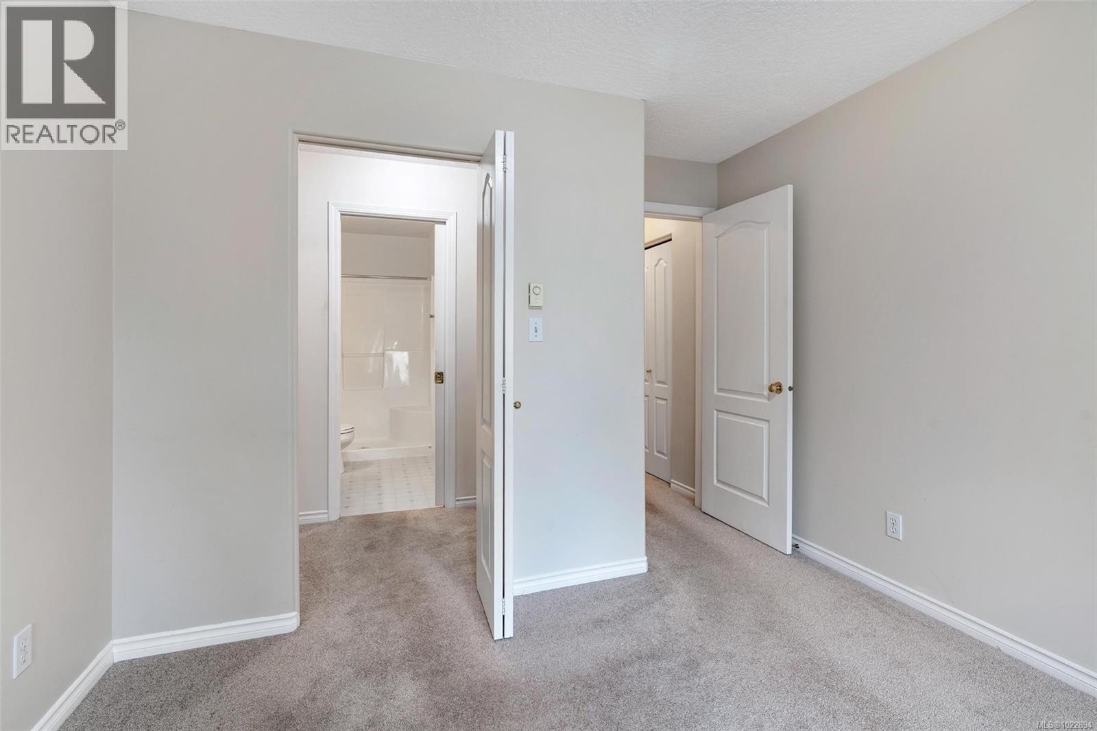 302 1663 McKenzie Ave, Saanich