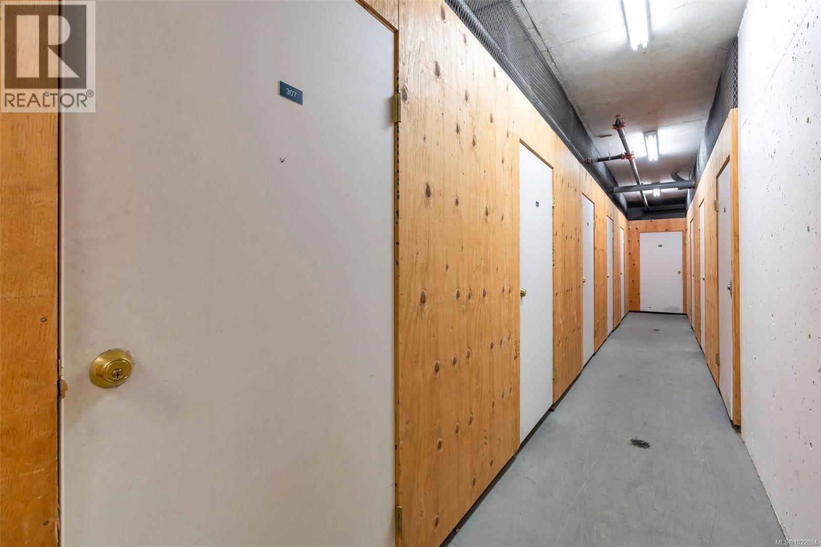 302 1663 McKenzie Ave, Saanich