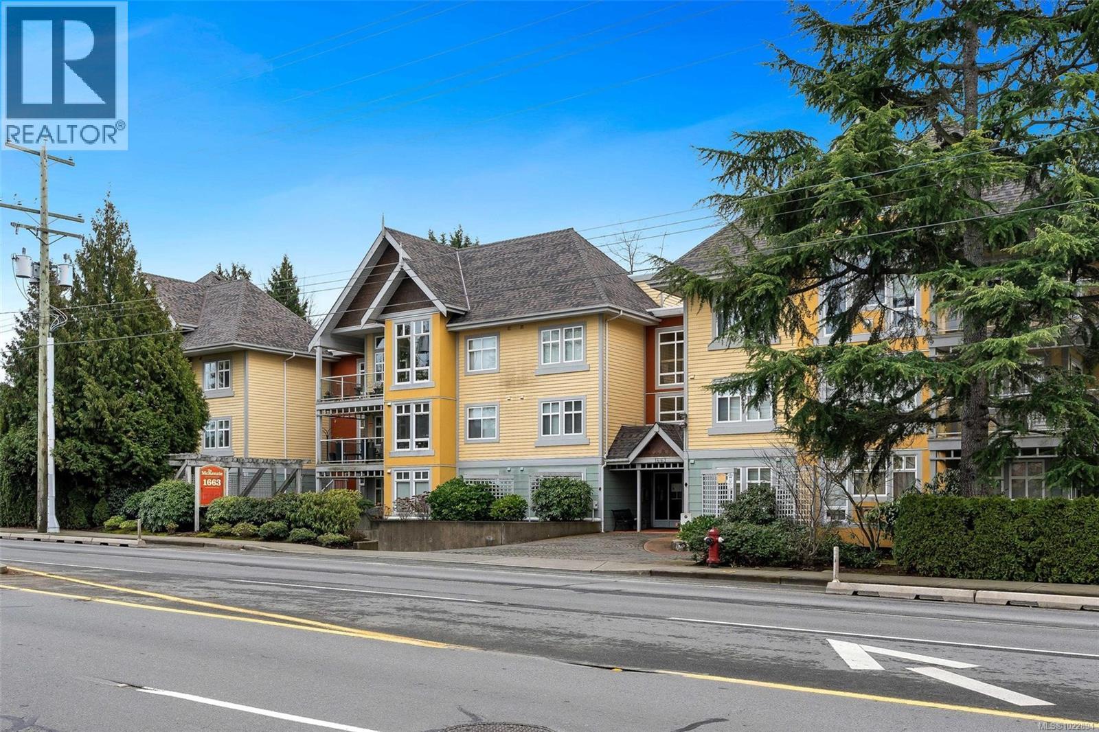 302 1663 McKenzie Ave, Saanich