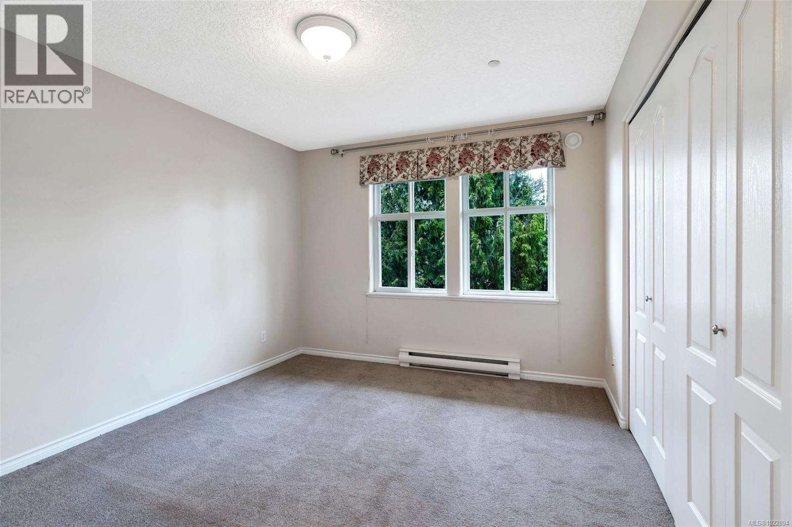 302 1663 McKenzie Ave, Saanich