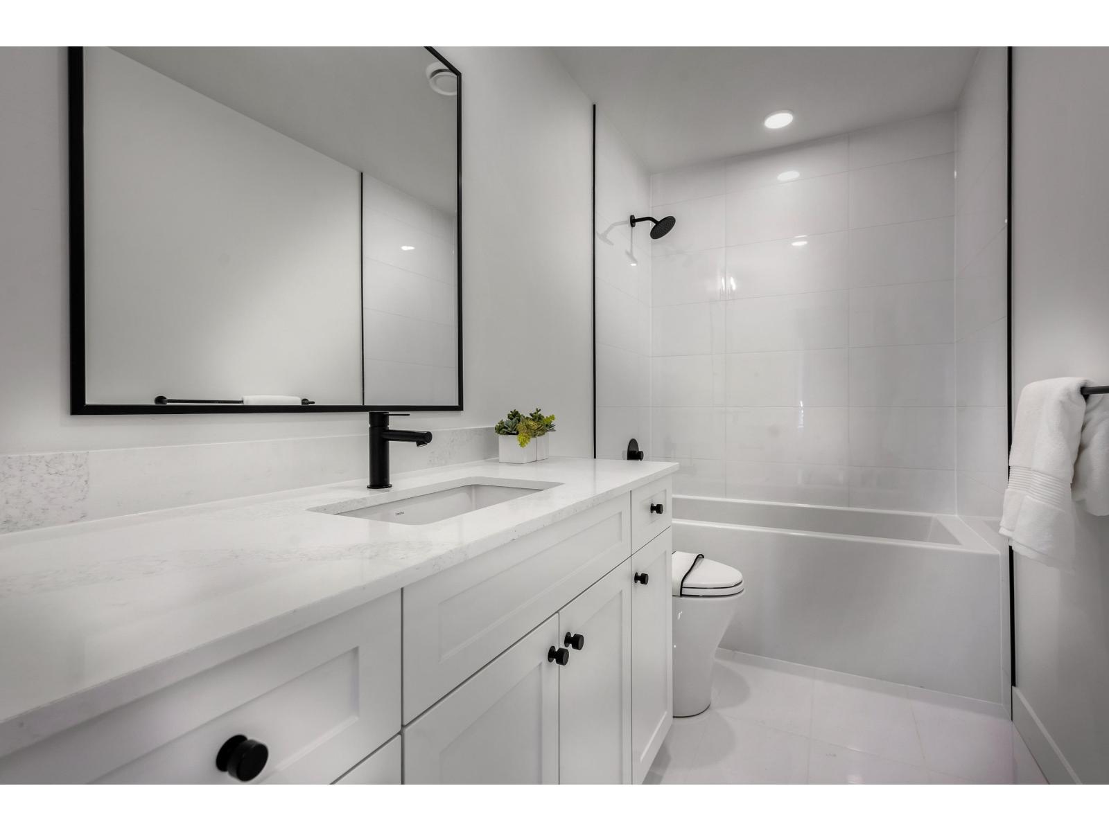 205 19979 76 AVENUE, Langley