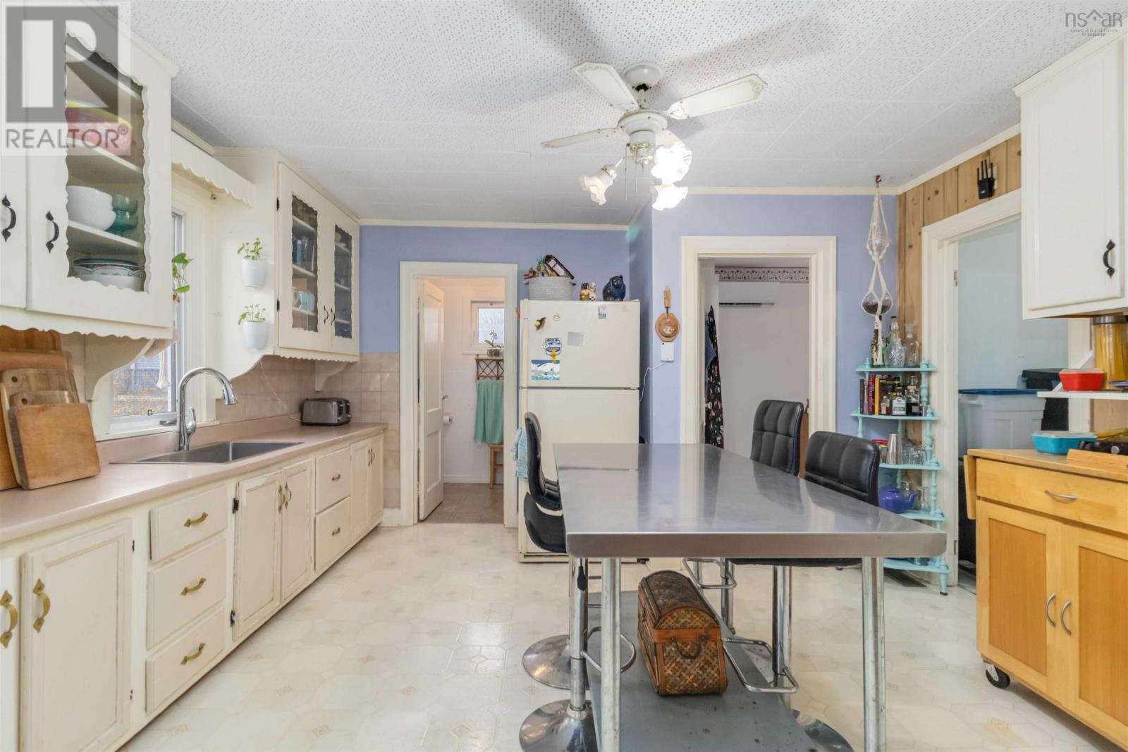 Property 14 of 49 of 12 Adelaide Avenue