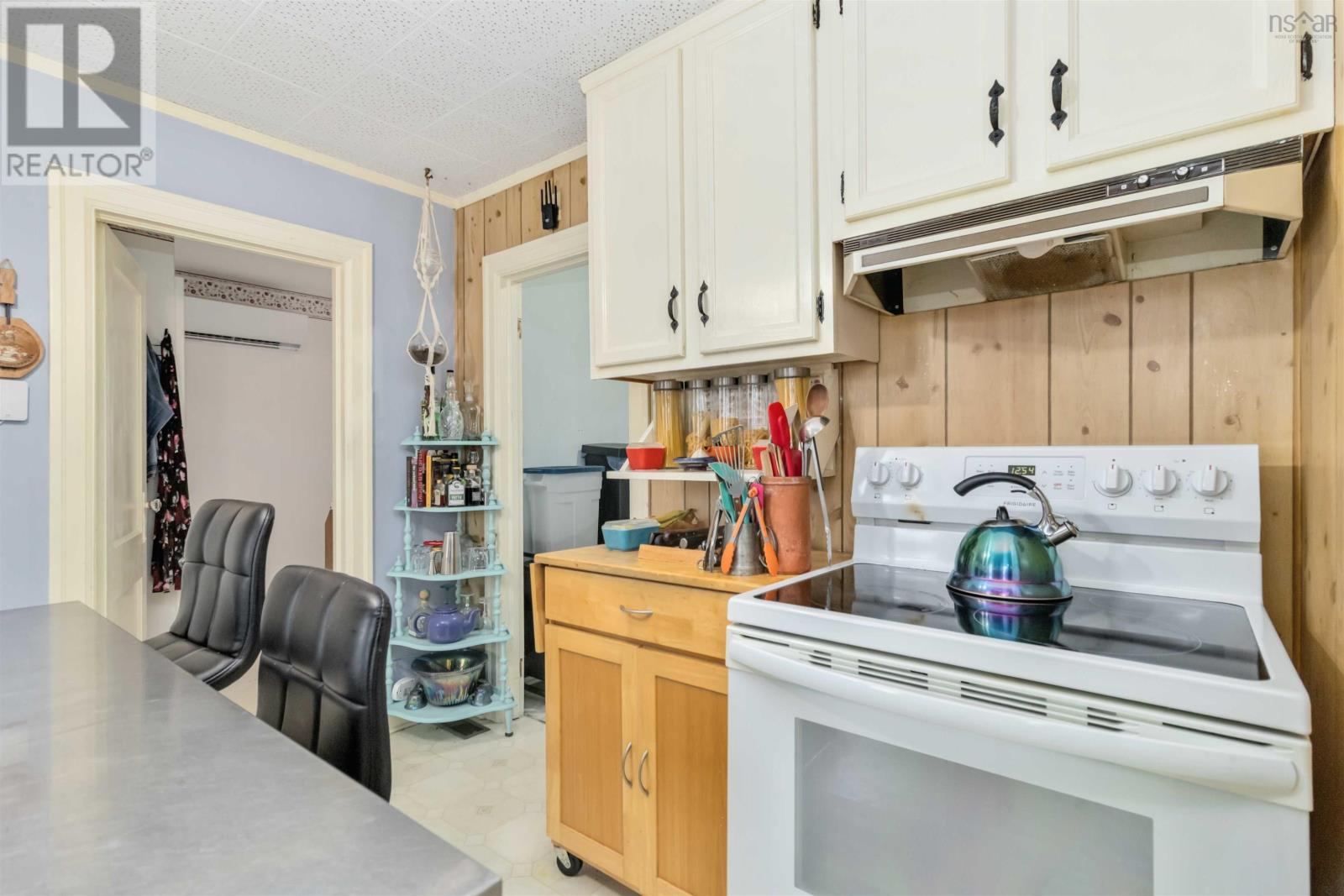 Property 15 of 49 of 12 Adelaide Avenue