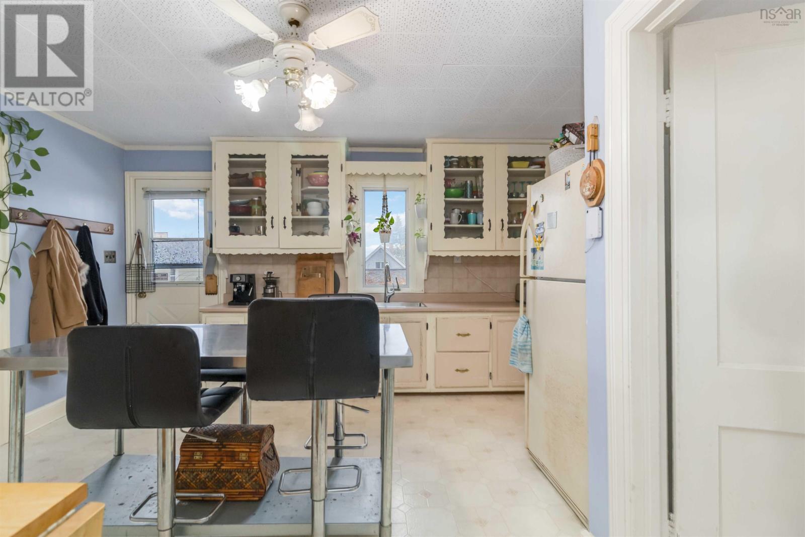 Property 20 of 49 of 12 Adelaide Avenue