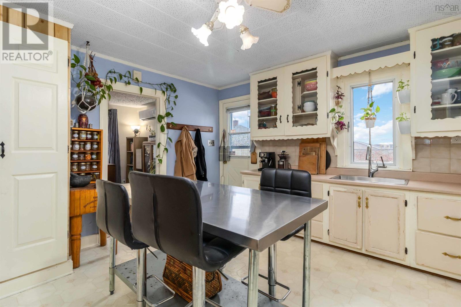 Property 22 of 49 of 12 Adelaide Avenue