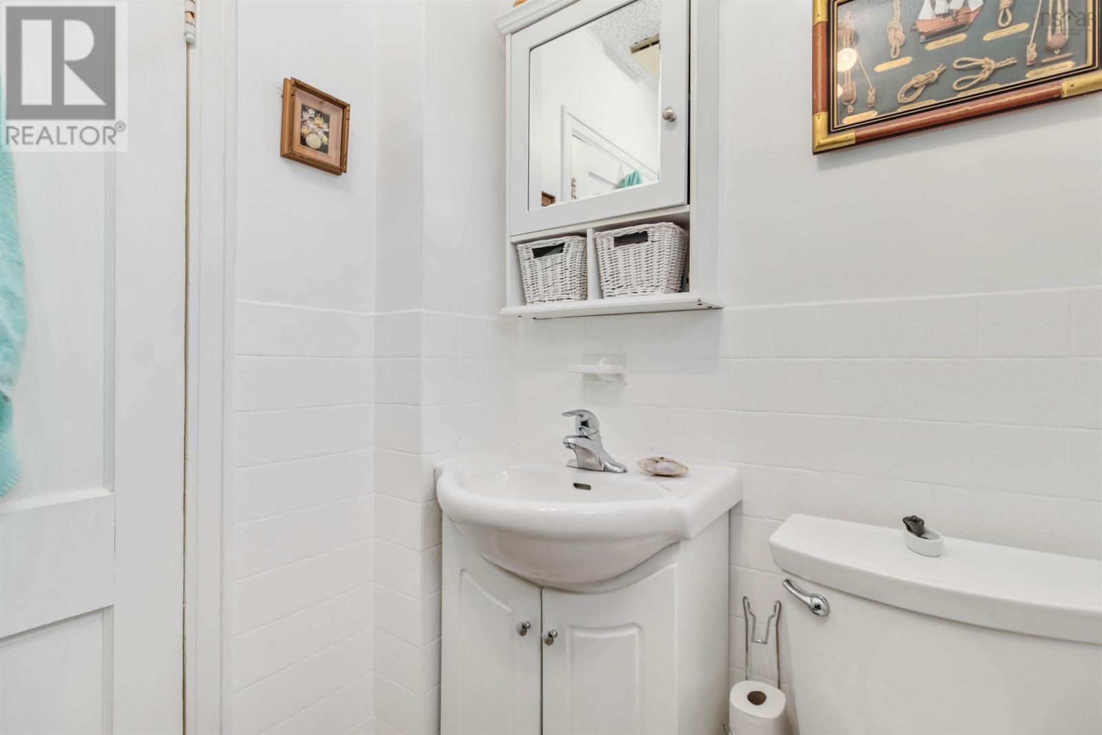 Property 25 of 49 of 12 Adelaide Avenue