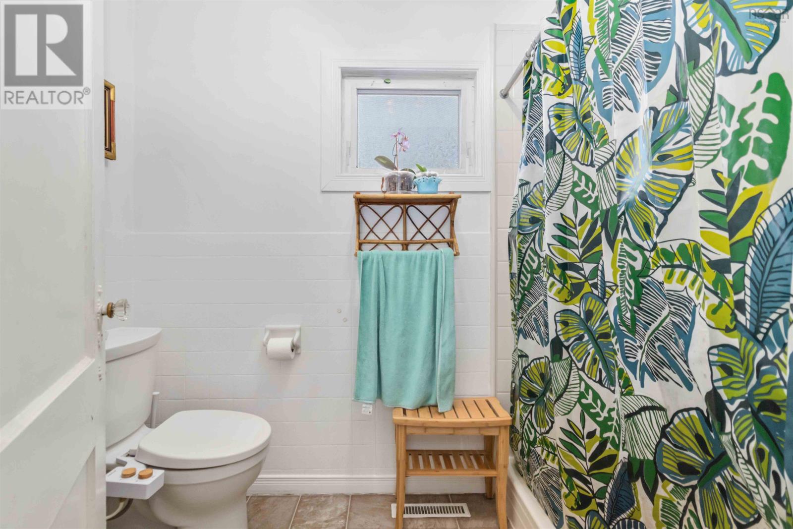 Property 27 of 49 of 12 Adelaide Avenue