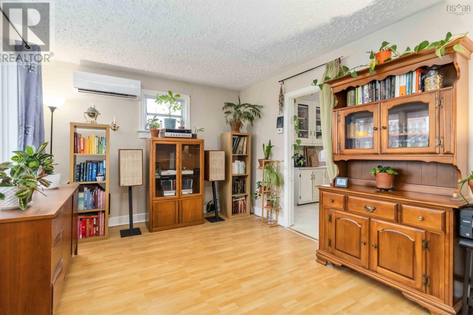 Property 31 of 49 of 12 Adelaide Avenue