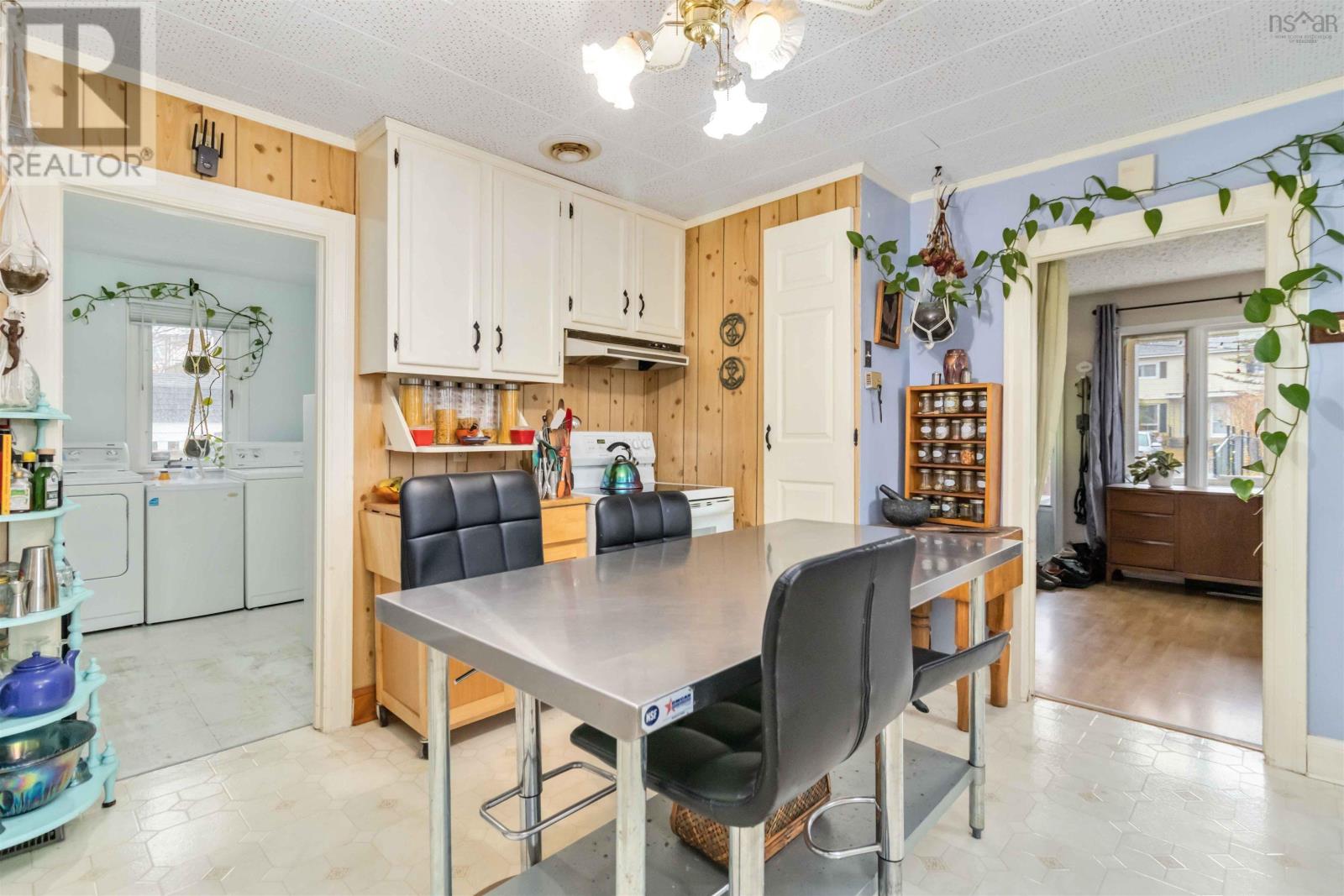 Property 21 of 49 of 12 Adelaide Avenue