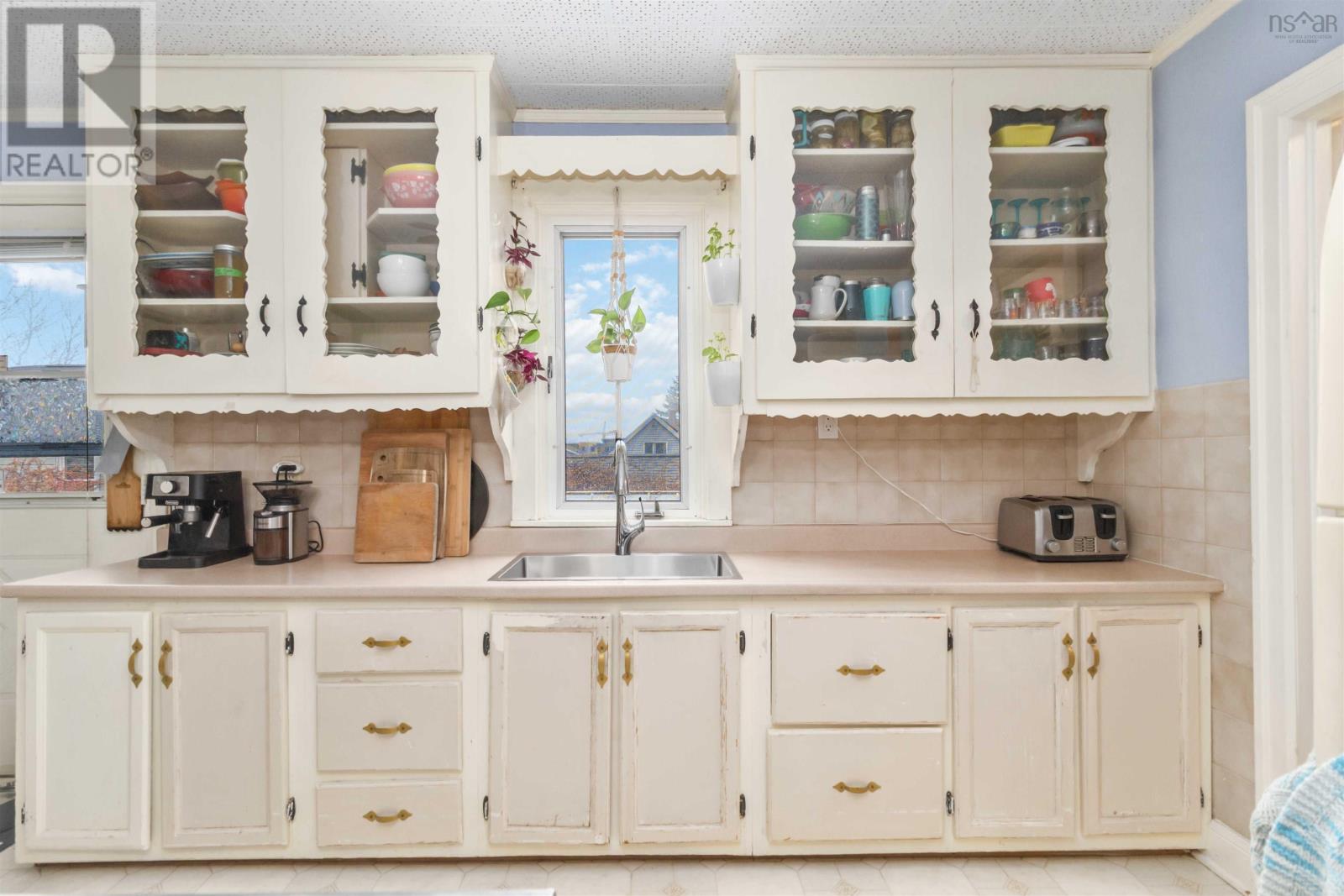 Property 18 of 49 of 12 Adelaide Avenue