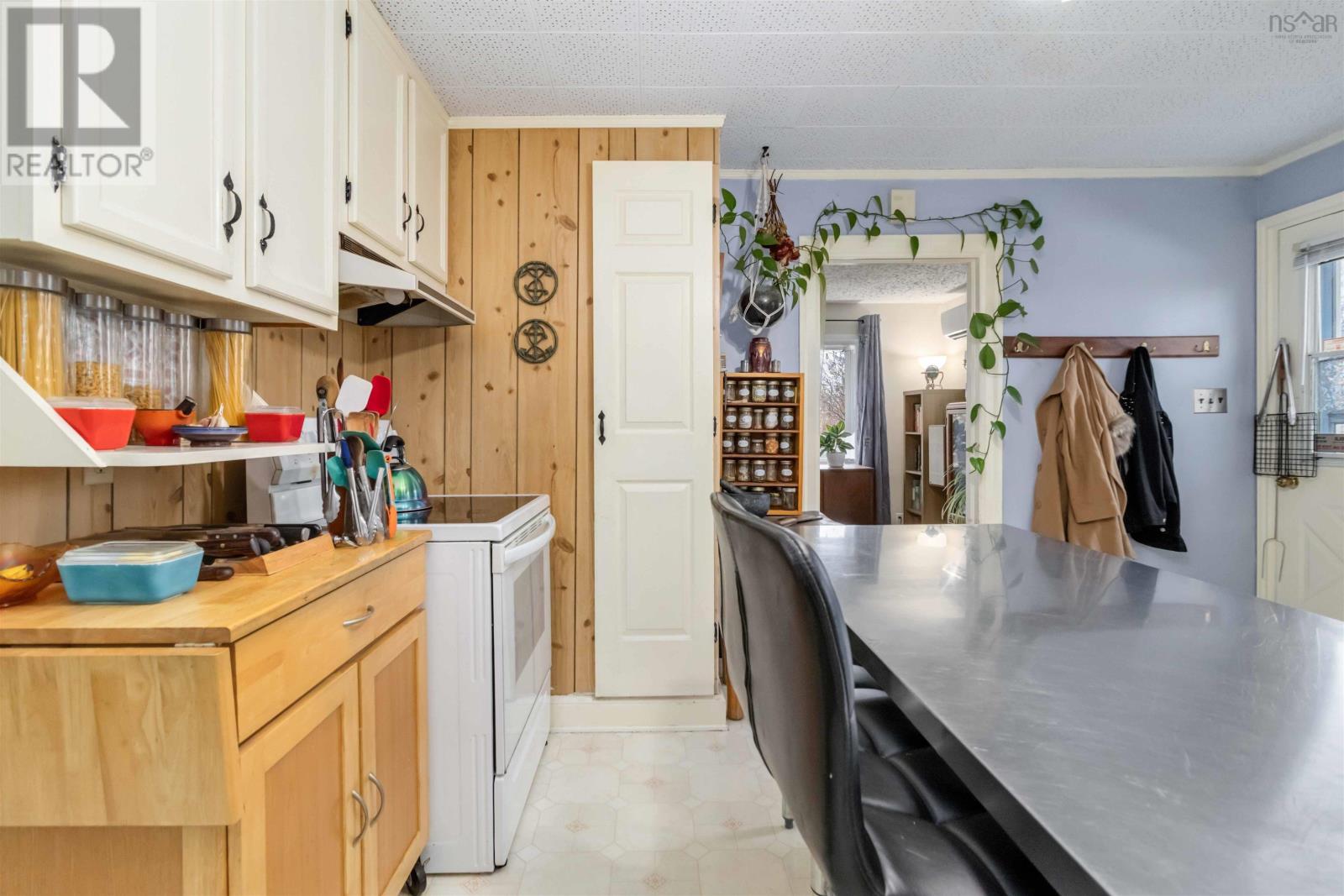 Property 23 of 49 of 12 Adelaide Avenue