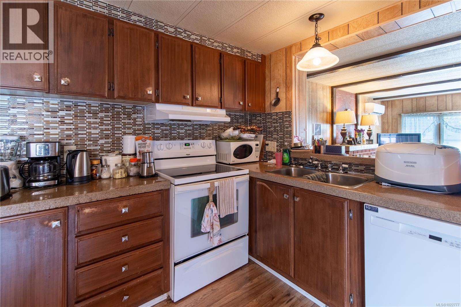 #14 158 Cooper Rd - 3