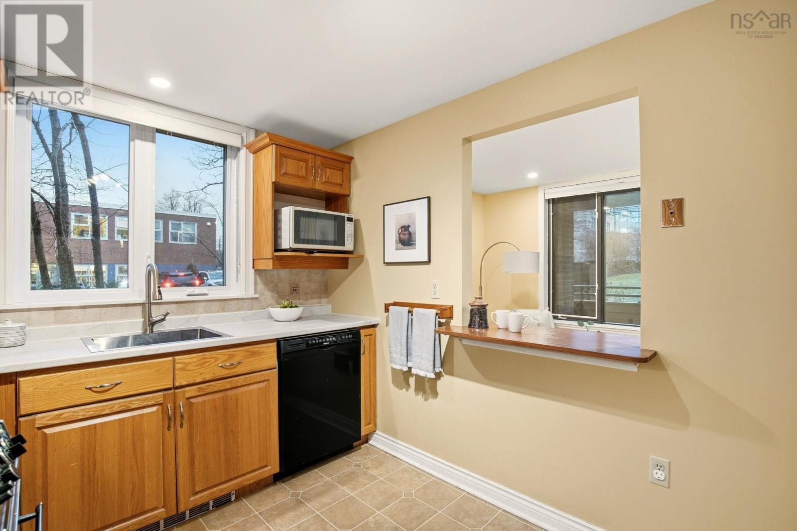 Property 17 of 31 of 114 1350 Oxford Street