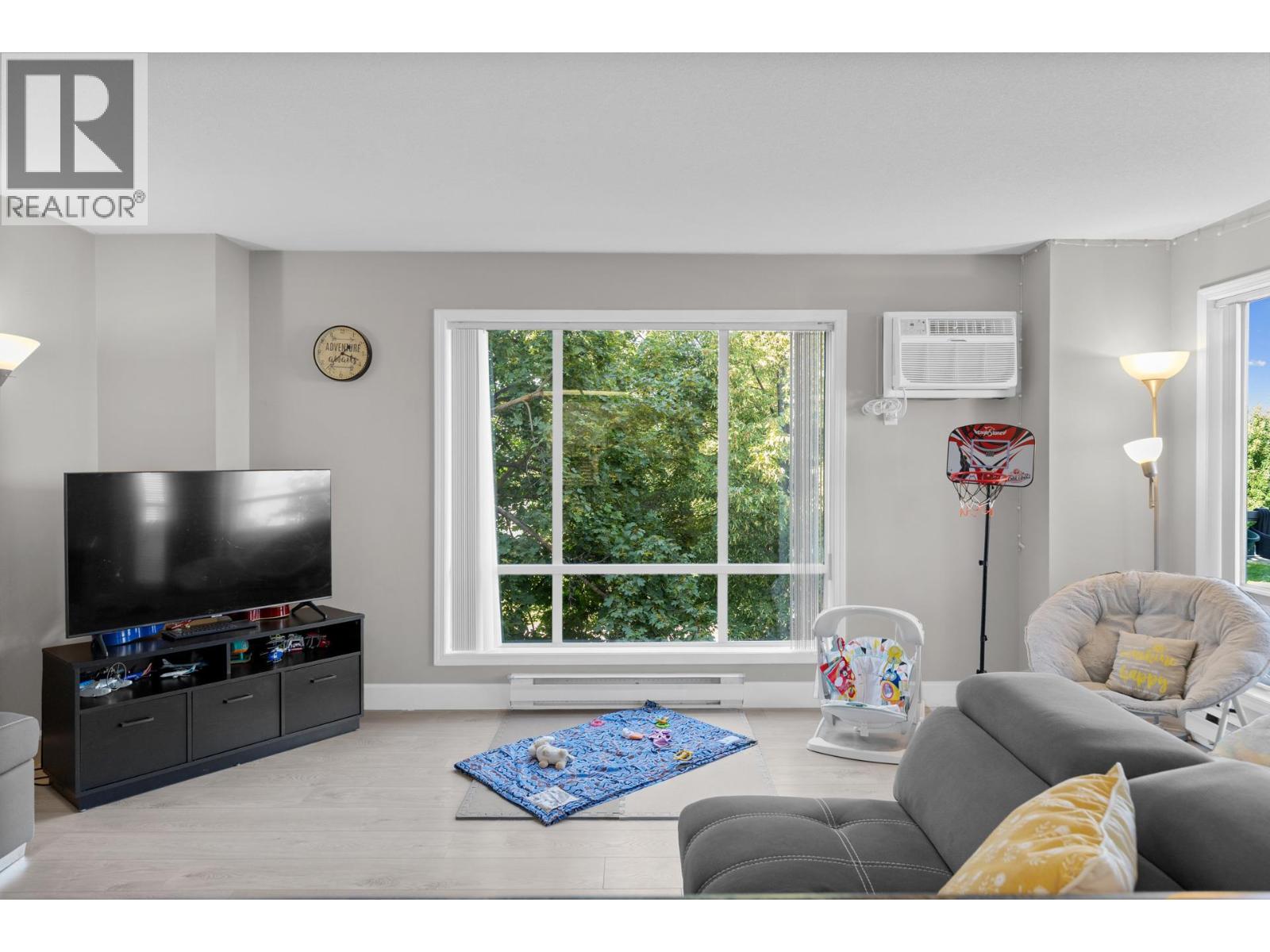 212 727 Houghton Road, Kelowna