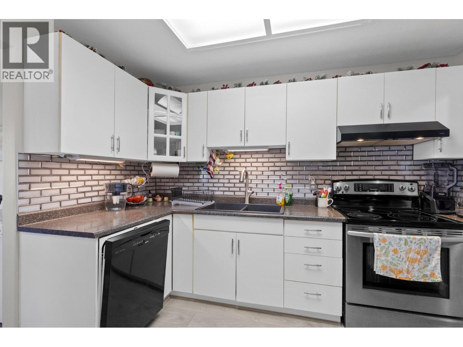 212 727 Houghton Road, Kelowna