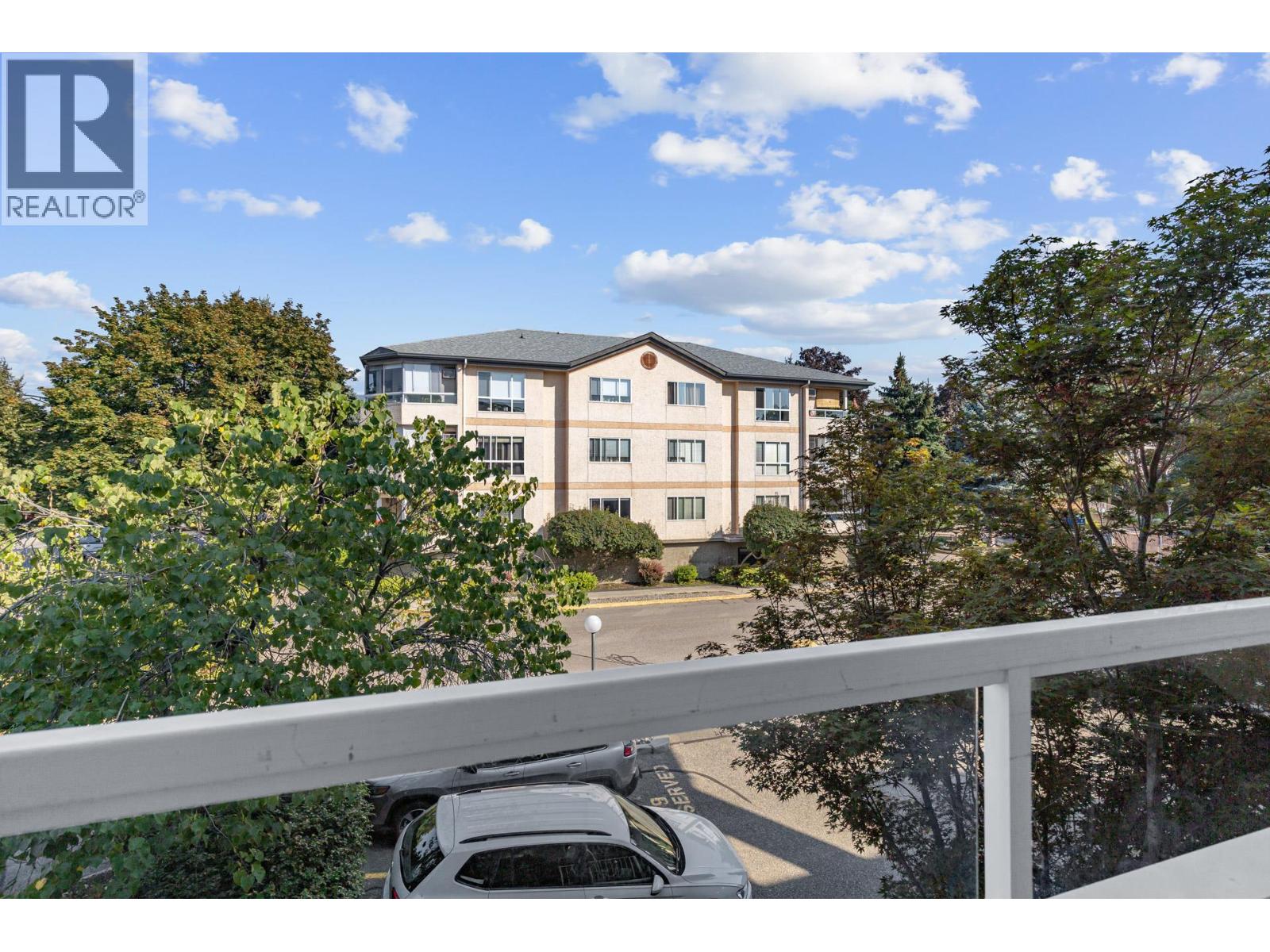 212 727 Houghton Road, Kelowna