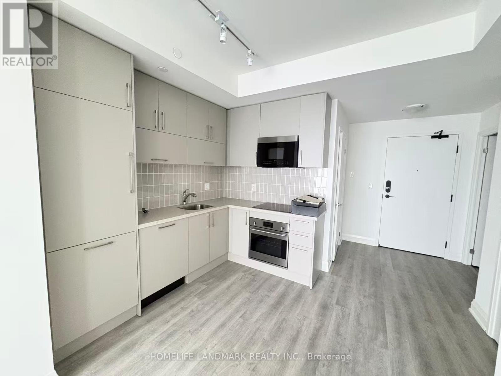 38 Andre De Grasse Unit 1808 photo 5