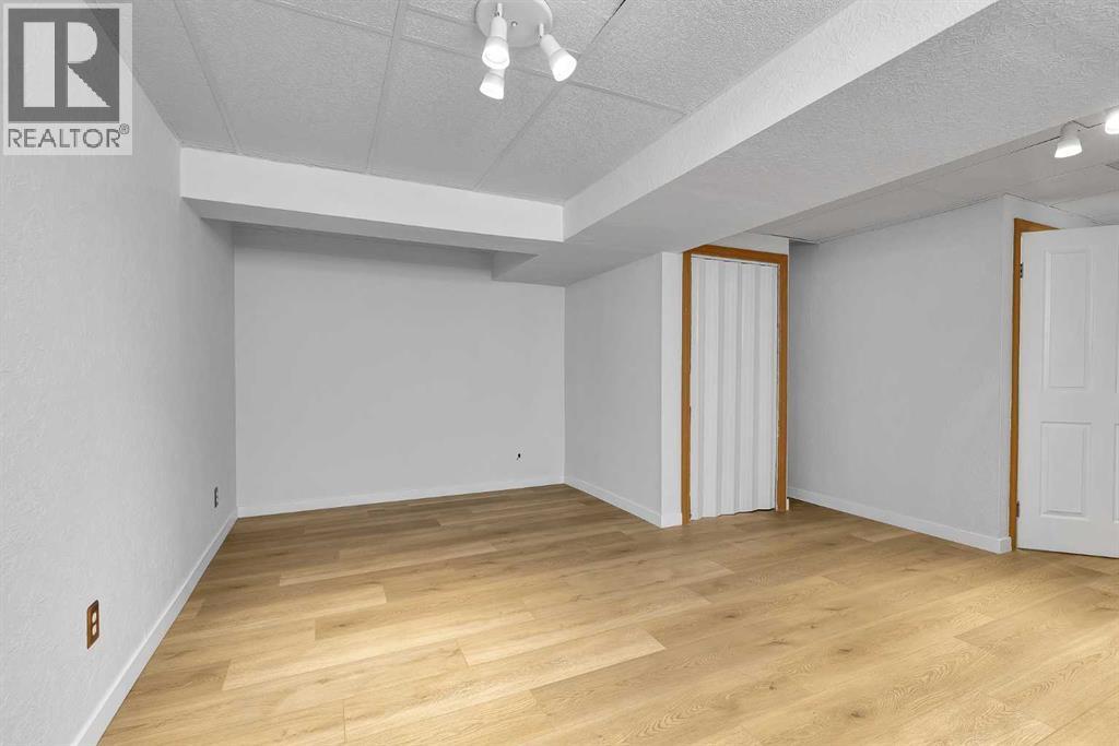 Single Family House for Sale in  Covebrook Place NE Coventry Hills Calgary 