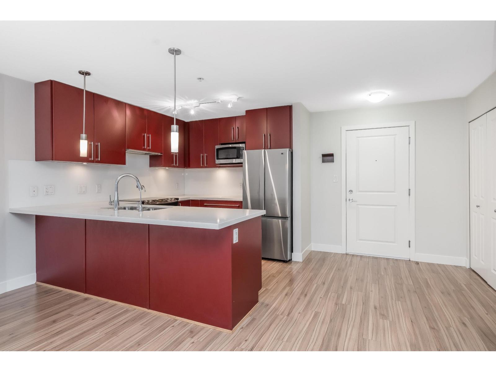 220 15735 CROYDON DRIVE, Surrey